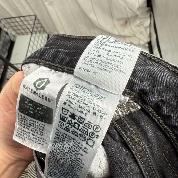 Levi’s Women’s 23 Premium Wedgie Straight Black Gray Grey Wash - Picture 7 of 7